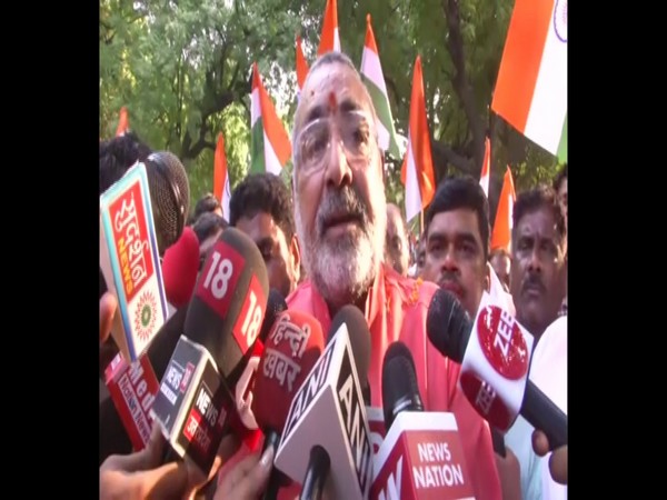 Union Minister Giriraj Singh talking to media persons in New Delhi on Sunday. Photo/ANI 