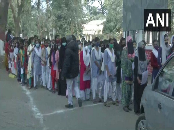 Keeping in the mind the COVID-19 guidelines, the Bihar Board Class 10 Exam 2021 for the Class 10 exams commenced from Wednesday onwards.