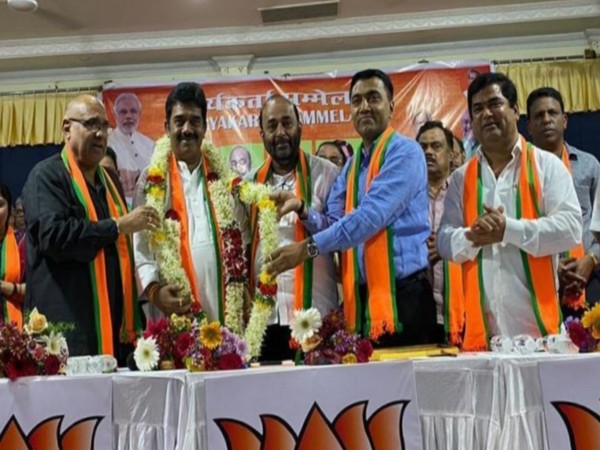 Outgoing Goa BJP chief Vinay Tendulkar ( in the center), in Goa on Sunday.