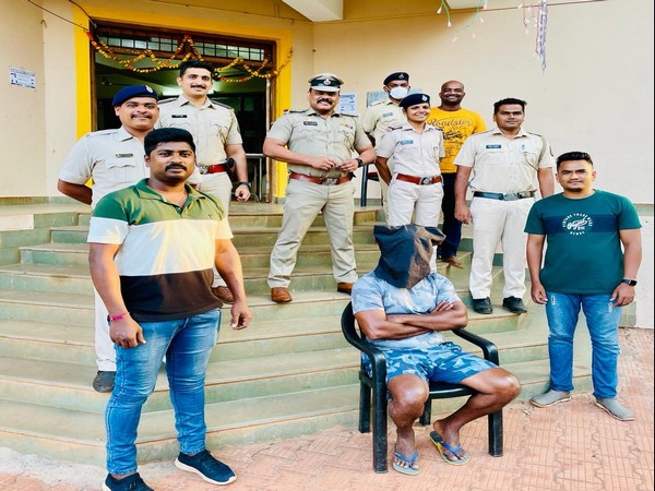 Goa police with the accused. (Photo/ANI)