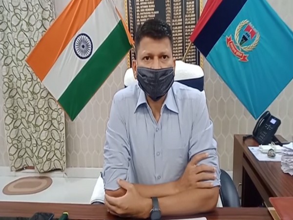 Superintendent of Police Godda, YS Ramesh talking to reporters on Wednesday. [Photo/ANI]