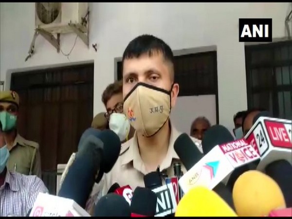 Gonda SP Shailesh Kumar Pandey speaking to reporters on Tuesday.