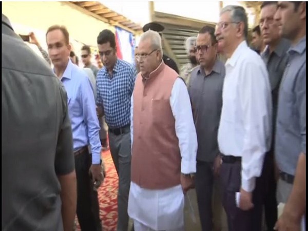 Governor Satya Pal malik visited a transit camp to review arrangements on Sunday. Photo/ANI