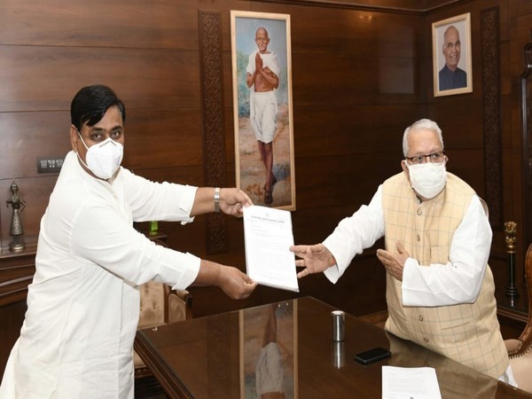 Rajasthan Education Minister Govind Singh giving memorandum to  governor Kalraj Mishra. (Photo/ANI)