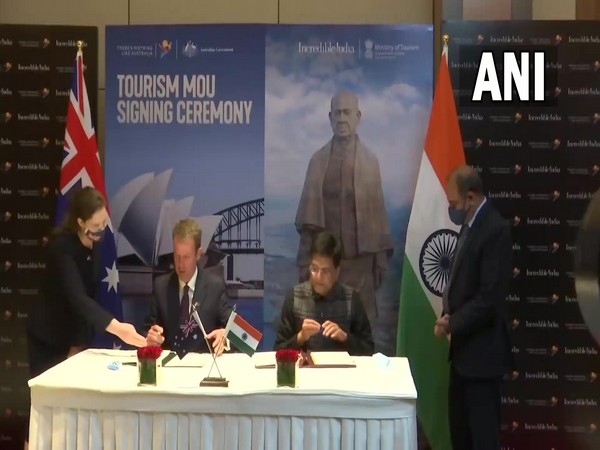 Union Minister of Commerce & Industry Piyush Goyal and Australian Minister of Trade, Tourism and Investment, Dan Tehan sign MoU.