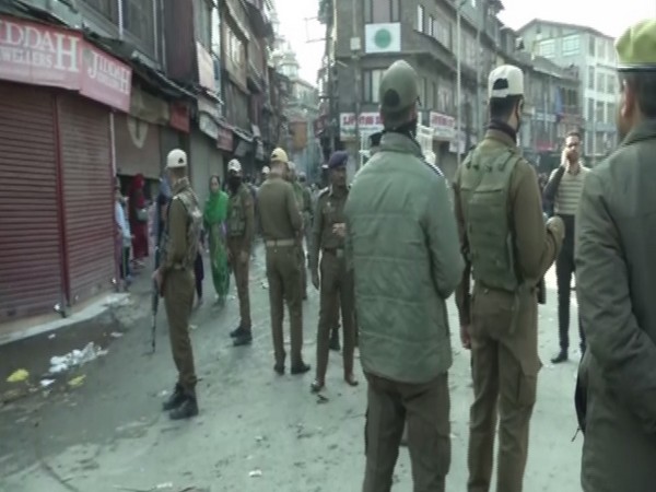 Visuals from the market on Maulana Azad road on Monday. Photo/ANI