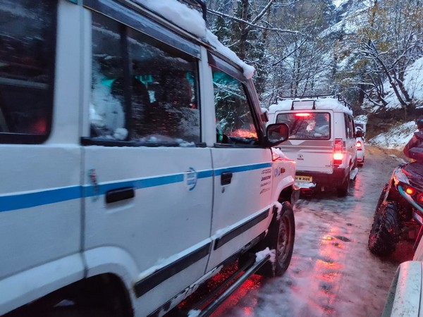 A team of local youth known as 'Team Raptors' yesterday safely rescued 48 students from Assam. Photo/ANI