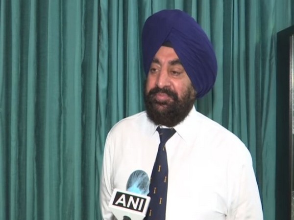 Defence Expert Gurmit Singh speaking to ANI about Defence Minister Rajnath Singh's Ladakh visit. [Photo/ANI]