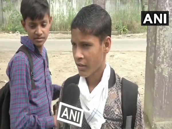 16-year-old Shanti Pal, is travelling to Badaun in Uttar Pradesh from Delhi on foot.