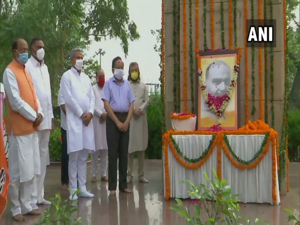 Union Minister Harsh Vardhan, other BJP leaders offering floral tributes to Syama Prasad Mookerjee on Monday.