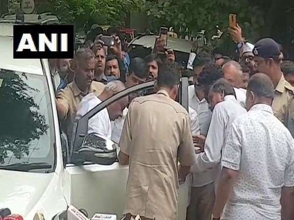 Janata Dal (Secular) leader HD Deve Gowda arrives at the residence of former Karnataka CM, SM Krishna