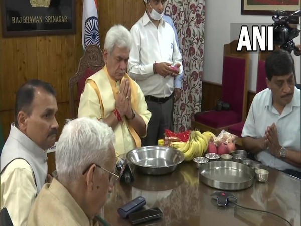 J-K Lieutenant Governor Manoj Sinha offered prayers to Lord Amarnath (Photo/ANI)