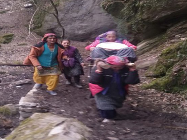    Women of Shakti village in Himachal Pradesh carried a pregnant woman on a chair cart for over 30 km on Sunday. Photo/ANI
