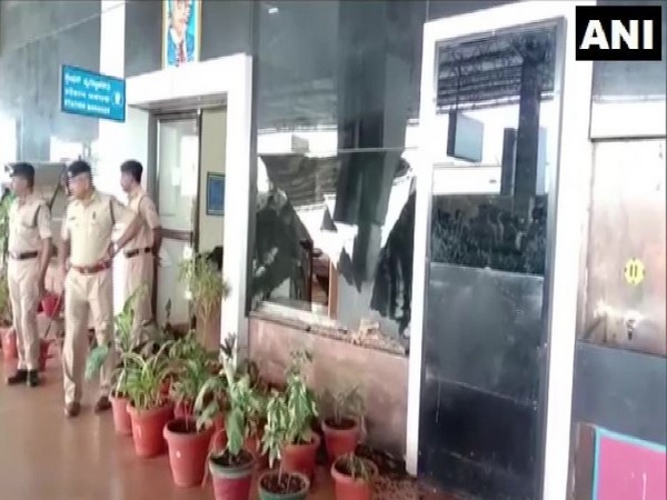 Local police at Hubli Railway station on Monday. Photo/ANI