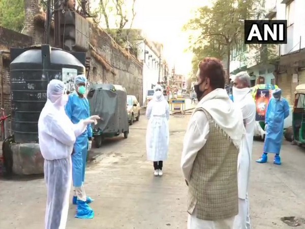 Health workers returned to the same area for screening services where they faced stone-pelting a day earlier. Photo/ANI