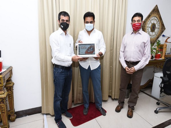 NewsFloats launches online video clinic software.