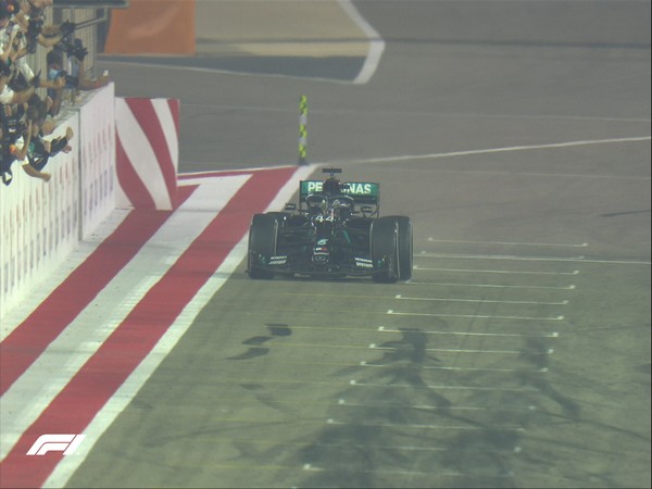 Lewis Hamilton getting the chequered flag at Bahrain GP (Photo/ Formula 1 Twitter)