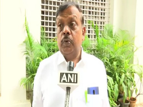 Congress MP L Hanumanthaiah speaking to ANI in Bengaluru on Sunday. Photo/ANI