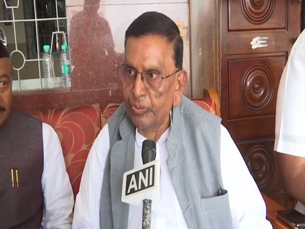 Senior Congress leader H Hanumanthappa speaking to ANI on Sunday in Bengaluru. Photo/ANI