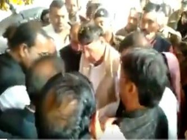 Kisan Congress leader forcibly removed from Harda Collectorate premises after speaking loudly to Madhya Pradesh minister PC Sharma