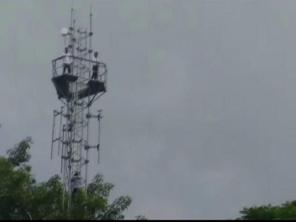 Three NSUI students climb 