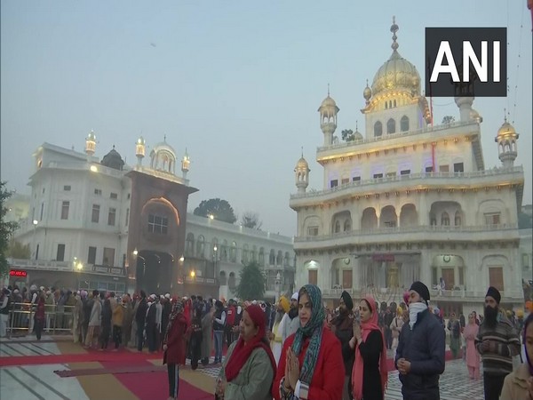 Devotees offering prayers at Harmandir Sahib in Amritsar on Monday. [Photo/ANI]