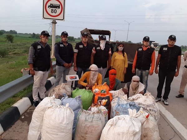 Three people arrested for smuggling ganja to Uttar Pradesh. 
