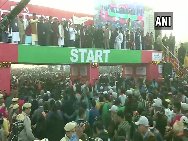  Chief Minister of Haryana Manohar Lal Khattar flagged off 'Run for Youth' marathon on Sunday in Rewari. (Photo/ANI)