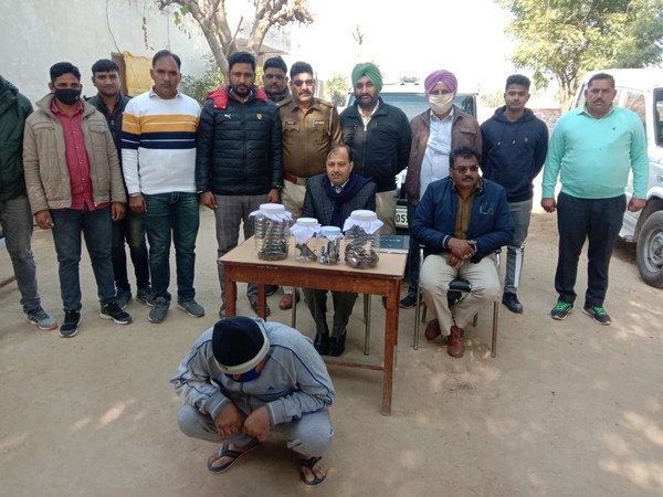 Haryana Police busts an illegal arms manufacturing unit in Uttar Pradesh (Photo: Twitter)