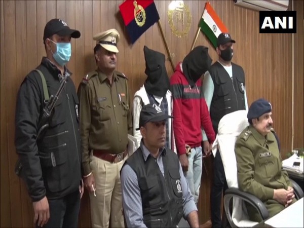 Visual of accused with the police. 