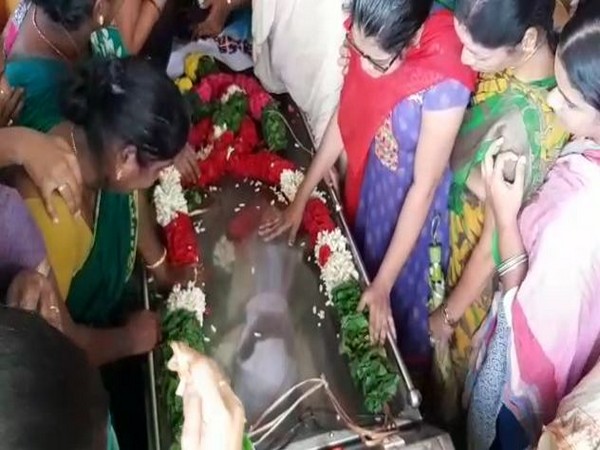 The body of 12-year-old Hasini was sent to her home after she died in the Godavari boat tragedy. Photo/ANI