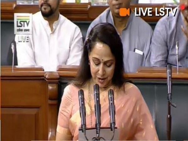 BJP MP Hema Malini taking oath in the Lok Sabha (Photo credit: Lok Sabha TV))