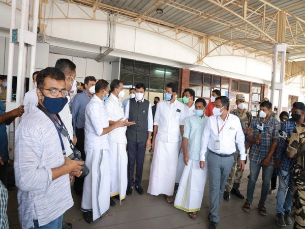 Union Health Minister Mansukh Mandaviya received by officials at Thiruvananthapuram Airport. (Image Courtesy: Twitter/ @OfficeOf_MM)