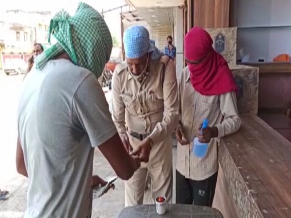 Liquor buyers getting inked in Hoshangabad district. Photo/ANI