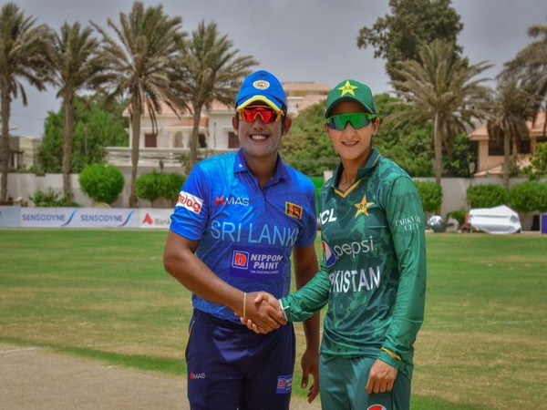 Sri Lankan captain Chamari Athapaththu and Pakistan's captain Bismah Maroof. (Image twitter/ICC) 