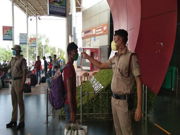 Passengers being screened at Hubli Railway Station on Monday. [Photo/ANI]