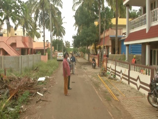 Visuals of PNG pipeline being laid down in a locality of Hubli on Wednesday. Photo/ANI
