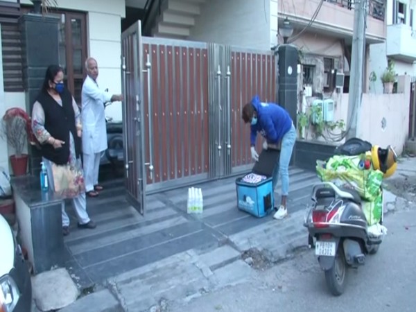 One of the delivery representatives of HumHain mobile App delivering groceries to one of its customers. Photo/ANI