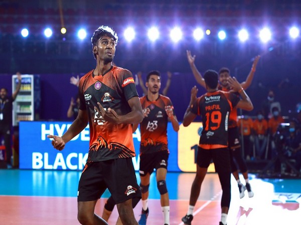 Hyderabad Black Hawks celebrate a point (Image: PVL)