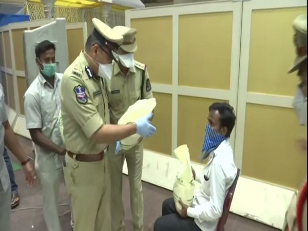 Hyderabad Police distributes food packets to migrant labourers on Monday. Photo/ANI