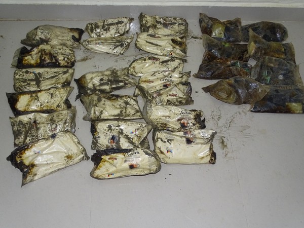The packets weighing 1 kg each have been handed over to Marine Police for legal formalities. 