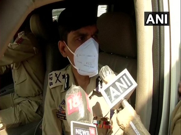 IG Srinagar, Vijay Kumar, talking to reporters on Sunday morning. [Photo/ANI]