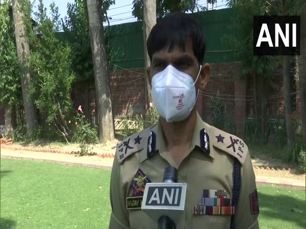 Kashmir Inspector General of Police Vijay Kumar speaking to ANI. (Photo/ ANI)