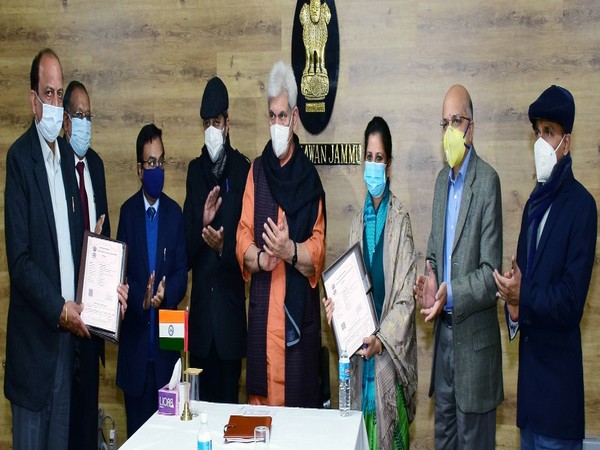 Jammu and Kashmir LG Manoj Sinha (Centre) was present at the time of signing of MoU between NBCC and JKITIDC