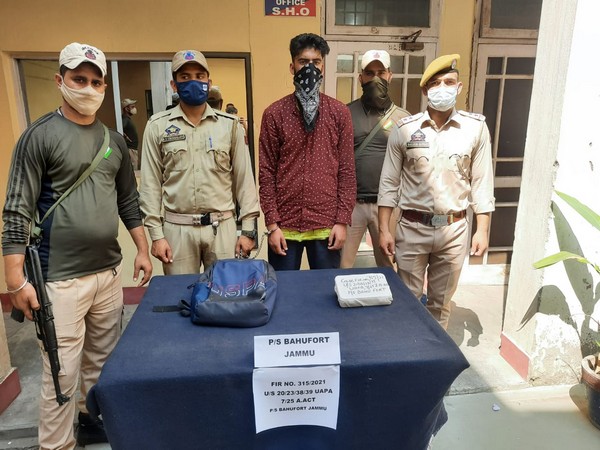 Arrested terrorist with SOG Jammu (Photo/ANI)