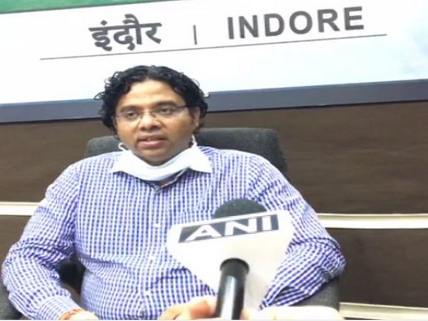 District Collector, Lokesh Jatav talking to ANI on Wednesday. Photo/ANI