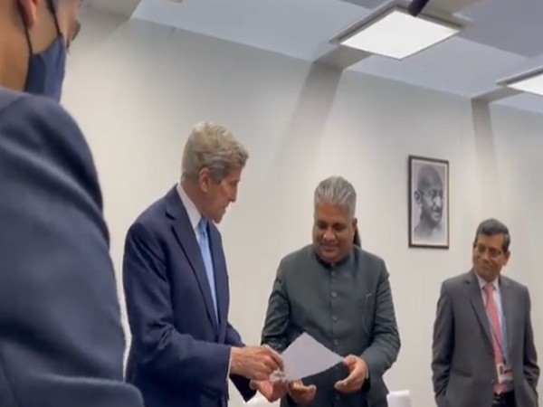 John Kerry, US Special Presidential Envoy for Climate with Union Minister for Environment, Forest & Climate Change, Bhupender Yadav.