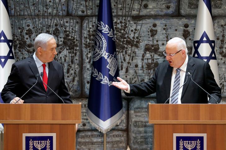 The President of Israel Reuven Rivlin alongside incoming Prime Minister Benjamin Netanyahu during a presser on Apr 17 in Jerusalem (Photo/Reuters)