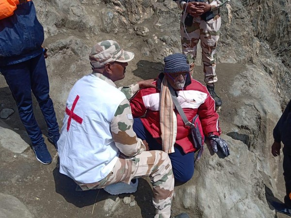 The pilgrims on the Baltal route of Amarnath Yatra on Sunday. (Photo: ANI)