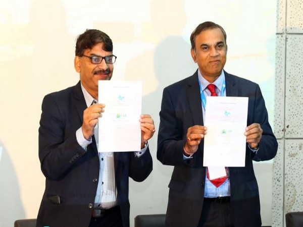 ITI's CMD RM Agarwal (left) and IESA Board Member and Advisor Anil Kumar Muniswamy exchanging the MoU.